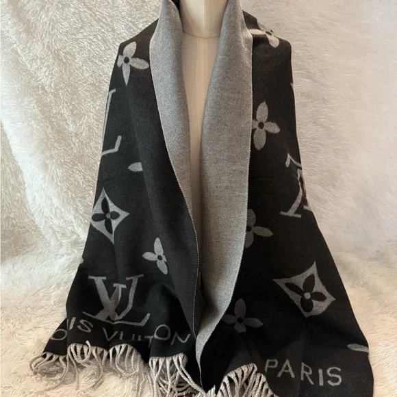 Louis Vuitton Cashmere Scarf/Shawl/Wrap - Picture 2 of 10